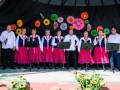 Dożynki sołeckie w Nawodzicach - na scenie zespół śpiewaczy z Gorzyczan