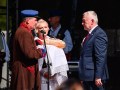 Dożynki Wojewódzkie 2023 - Starostowie Dożynkowi z Marszałkiem Województwa - oracja chleba