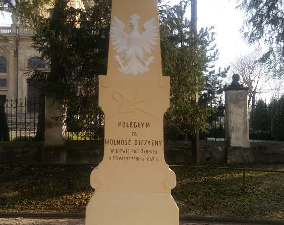 Remont pomnika w Klimontowie